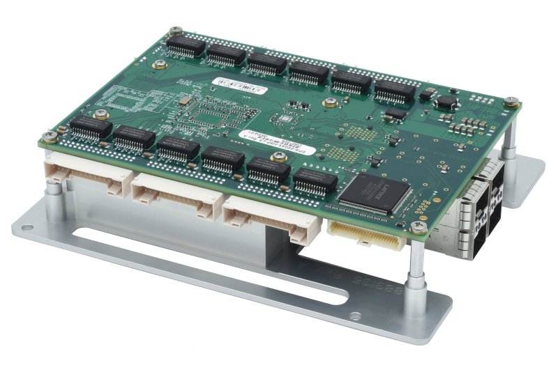 Managed 28-Port Layer 3 Ethernet Switch mit 4x 10G SFP+ Ports und Heatspreader, IStax IEEE1588